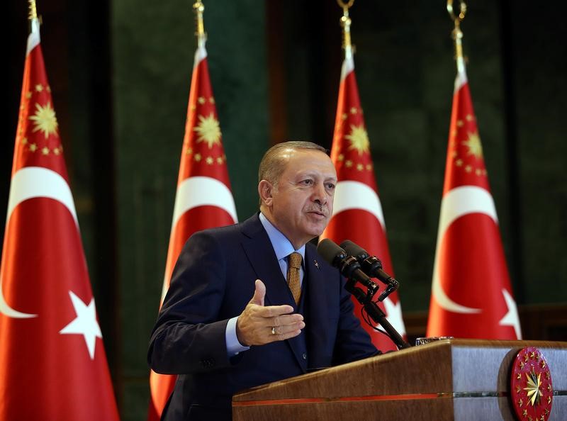 © Reuters. إردوغان: تركيا ستوقف تسليم المشتبه بهم لأمريكا ما لم تسلم كولن