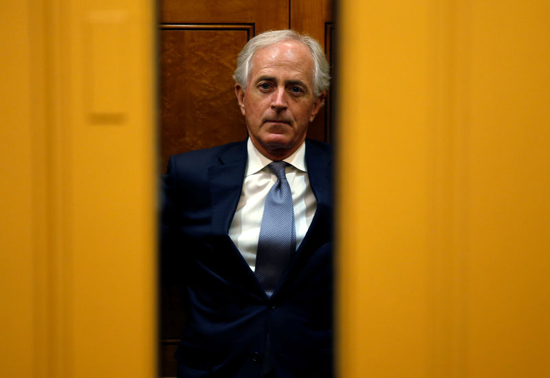 © Reuters. Senator Bob Corker (R-TN) stands in an elevator as he arrives for a nomination vote at the U.S. Capitol in Washington