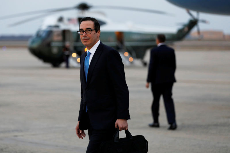 © Reuters. FILE PHOTO: U.S. Treasury Secretary Steve Mnuchin arrives at Joint Base Andrews