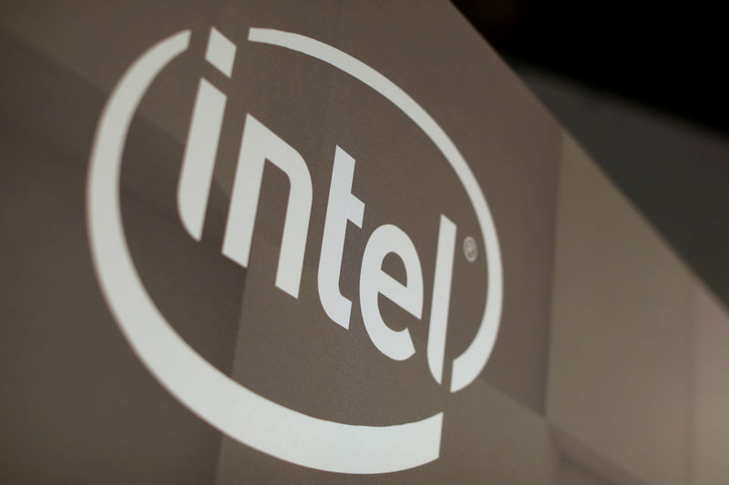 © Reuters. FILE PHOTO: Intel logo is shown at the E3 2017 Electronic Entertainment Expo in Los Angeles