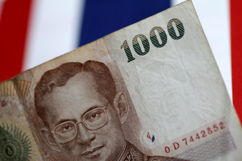 © Reuters. FILE PHOTO: Illustration photo of a Thailand Baht note