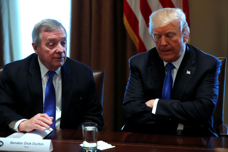 © Reuters. Trump holds a bipartisan meeting with legislators on immigration reform at the White House in Washington