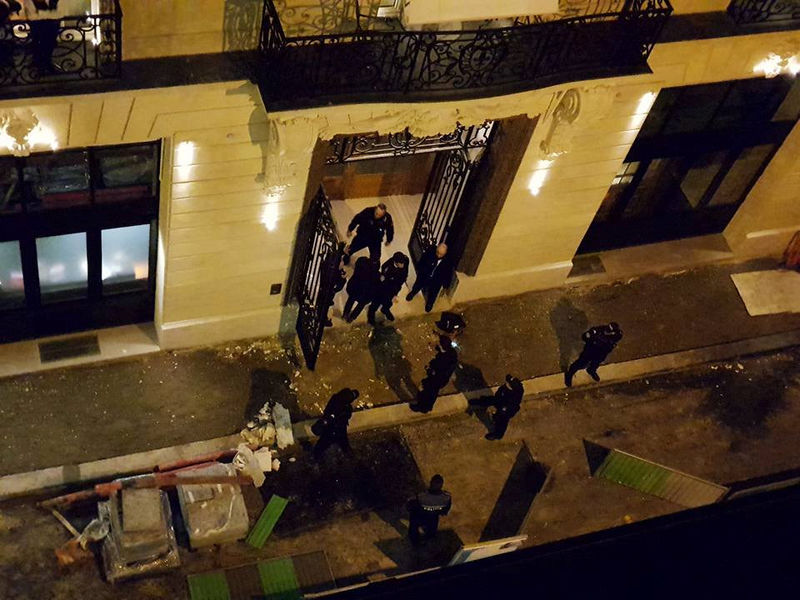 © Reuters. A general view of the scene after axe-wielding robbers stole jewelry at the Ritz Paris hotel in Paris