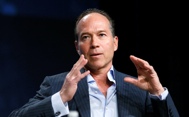 © Reuters. FILE PHOTO:    Rosenstein, managing partner of Jana Partners, speaks at a panel discussion at the SALT conference in Las Vegas