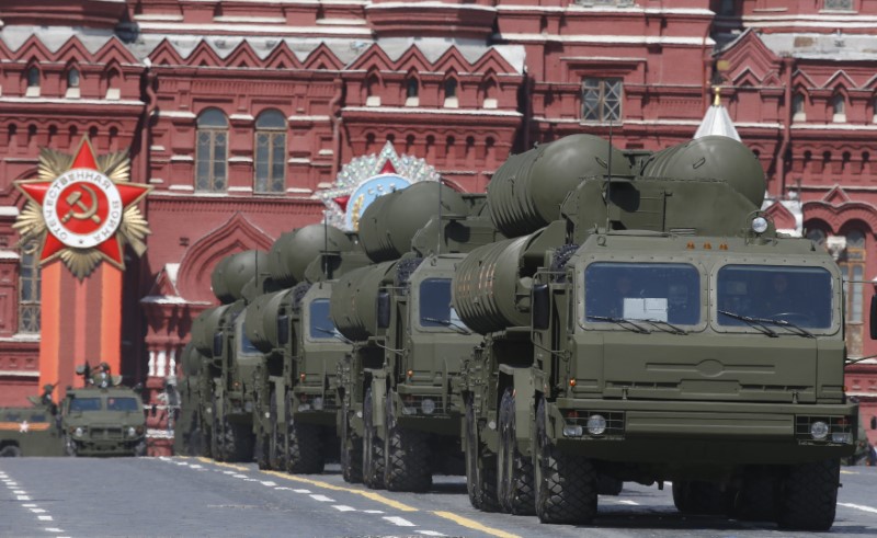 © Reuters. روسيا تنشر صواريخ أرض-جو في حشد عسكري في شبه جزيرة القرم