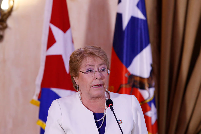 © Reuters. Chile's President Michelle Bachelet speaks during the opening of a business forum in Havana