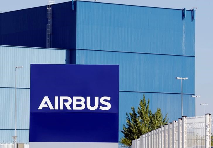 © Reuters. The logo of Airbus Group is seen on the company's headquarters building in Toulouse