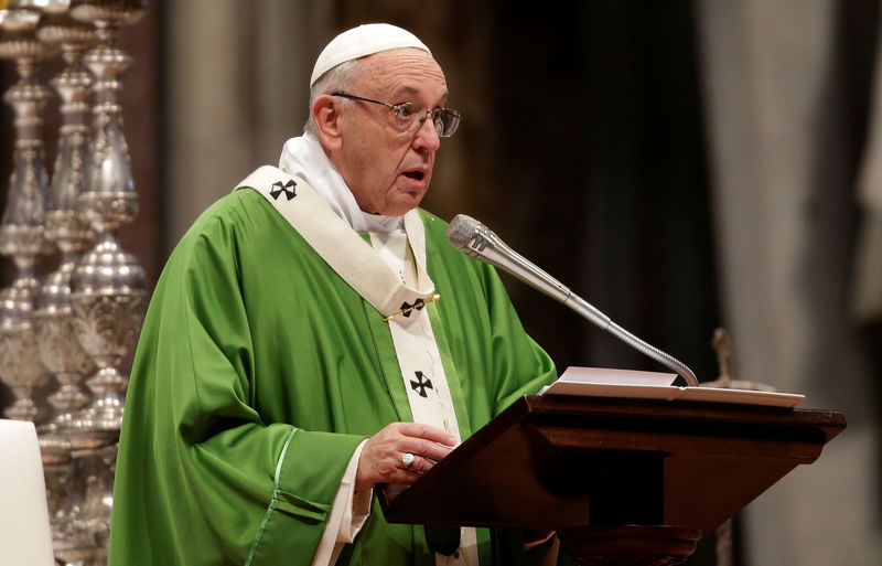 © Reuters. La credibilidad de la Iglesia, en el foco mientras el Papa se dirige a Latinoamérica