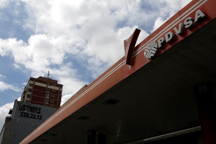 © Reuters. Corporate logo of the state oil company PDVSA is seen at a gas station in Caracas