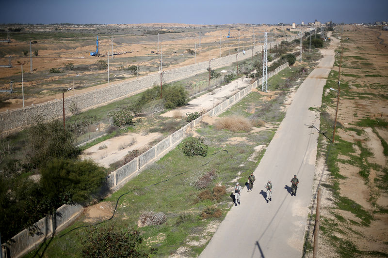 © Reuters. إسرائيل تعلن تدمير نفق في غزة تحت الحدود مع مصر وإسرائيل