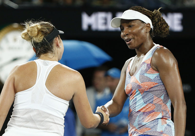 © Reuters. Bencic deja a Venus Williams fuera del Abierto de Australia en la primera ronda