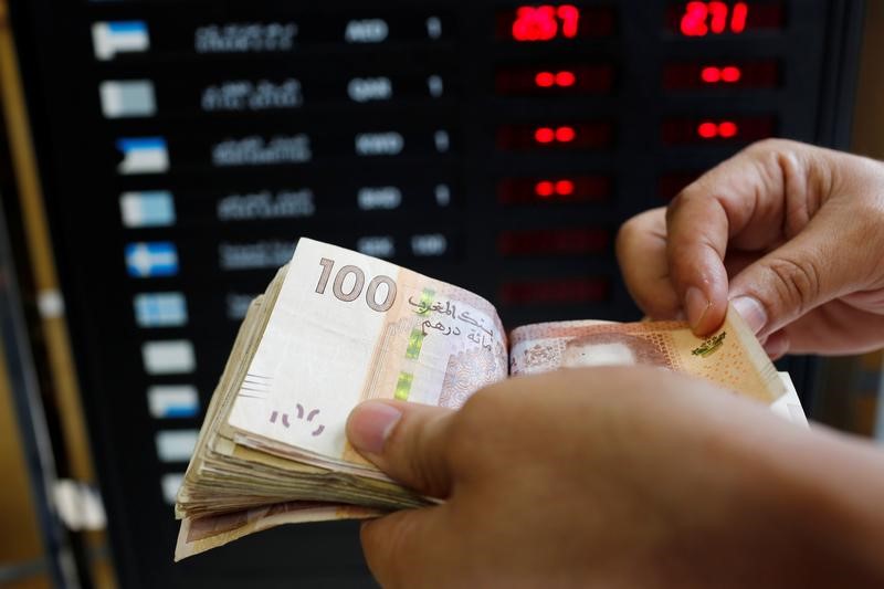© Reuters. بنك المغرب يحدد نطاق الدرهم أول أيام العمل بنظام سعر الصرف الجديد