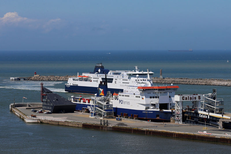 © Reuters. FILE PHOTO: View of cross-Channel ferries in the port of Calais, France, after Britain's referendum results to leave the European Union were announced