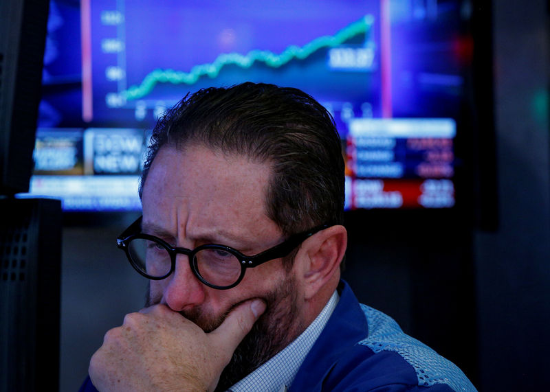 © Reuters. Un operatore a lavoro