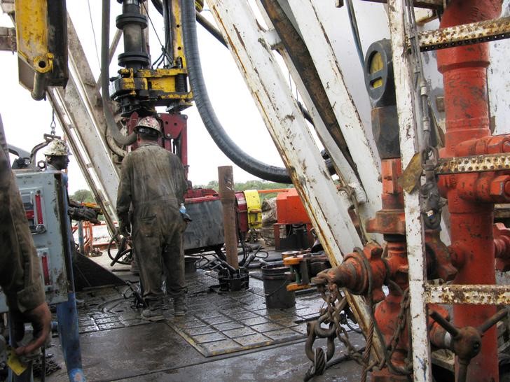 © Reuters. تحليل-صناعة النفط الأمريكية على وشك تحطيم الرقم القياسي