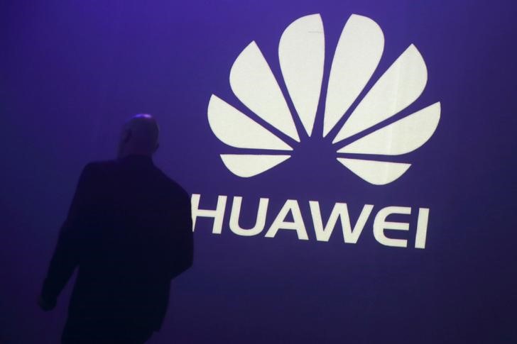 © Reuters. Legisladores de EEUU instan a AT&T a cortar vínculos comerciales con Huawei