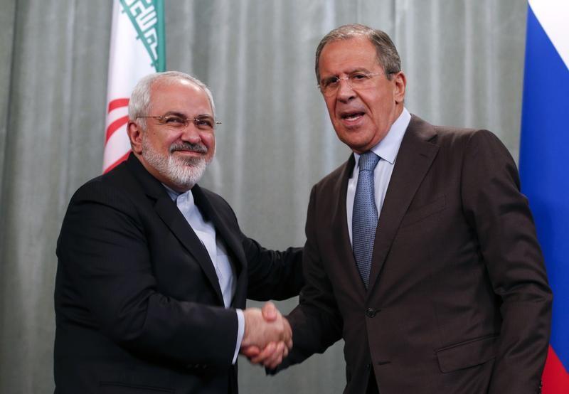 © Reuters. وزيرا خارجية روسيا وإيران يبحثان سوريا والاتفاق النووي الإيراني