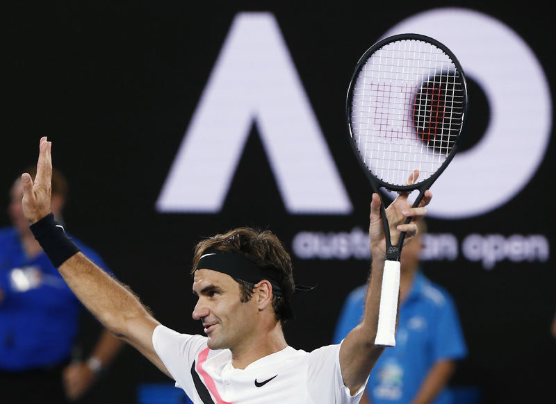 © Reuters. Federer, Djokovic y Del Potro debutan sin problemas en el Abierto de Australia