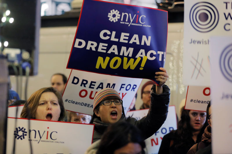 © Reuters. Activists demonstrate outside the New York office of Sen. Chuck Schumer (D-NY) to ask for the passage of a 'clean' Dream Act, one without additional enforcement or security, in New York