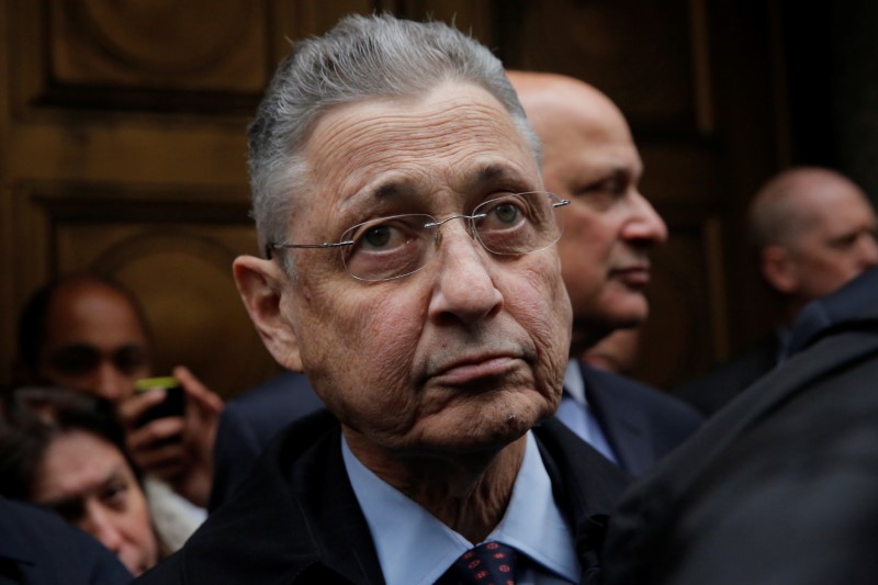 © Reuters. Former New York State Assembly Speaker Sheldon Silver exits the Manhattan U.S. District Courthouse in New York City, U.S.