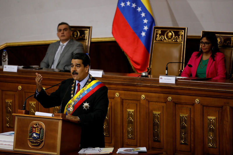 © Reuters. Venezuela's President Maduro speaks in front of National Constituent Assembly President Rodriguez and Venezuela's Chief Prosecutor Saab during a special session of the National Constituent Assembly in Caracas