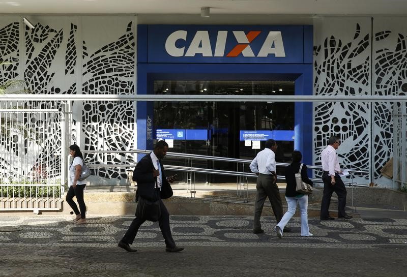 © Reuters. Agência da Caixa no Rio de Janeiro