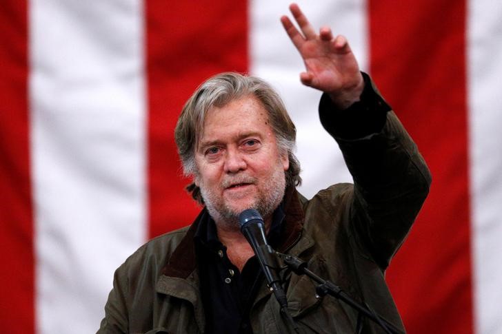 © Reuters. Steve Bannon discursa em comício republicano