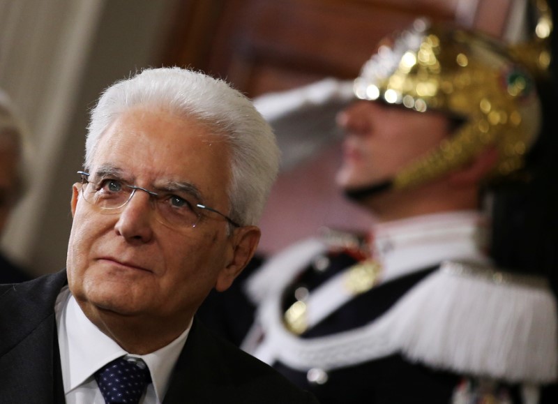 © Reuters. Il presidente della Repubblica Sergio Mattarella al Quirinale