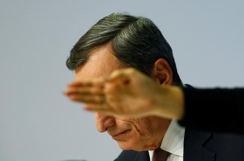 © Reuters. La Defensora del Pueblo de la UE insta a Draghi a abandonar el G30