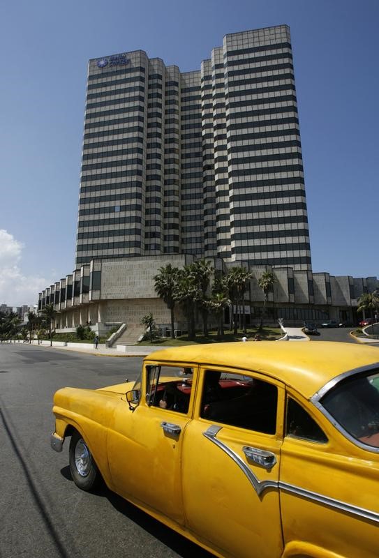 © Reuters. Meliá abrirá 30 hoteles en 2018, con enfoque especial en Cuba