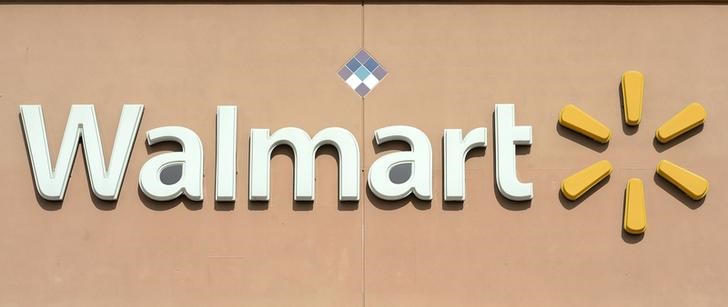 © Reuters. The Walmart logo is pictured in Los Angeles