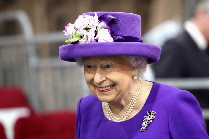 © Reuters. Rainha Elizabeth durante cerimônia, em Portsmouth