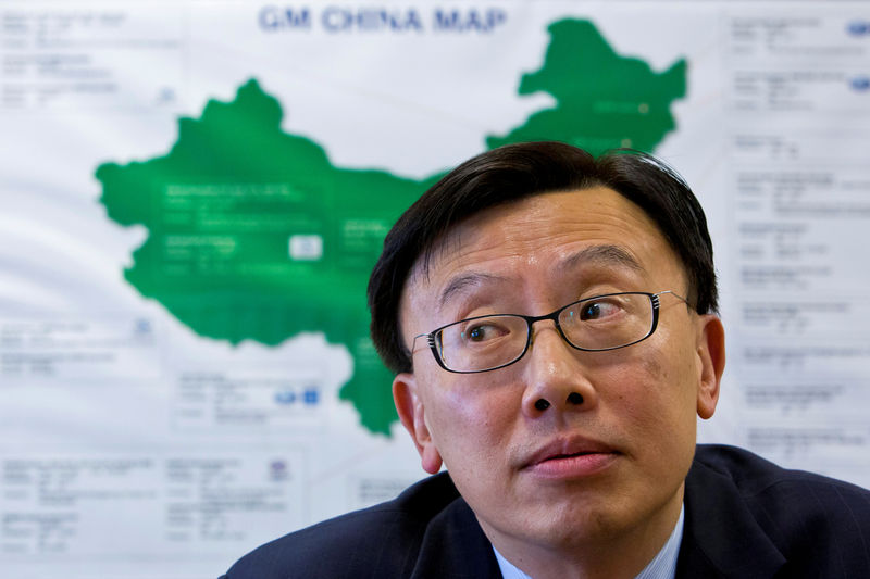© Reuters. FILE PHOTO: Tsien, president of GM China, reacts in front of a map during an interview with Reuters at the company's headquarters in Shanghai
