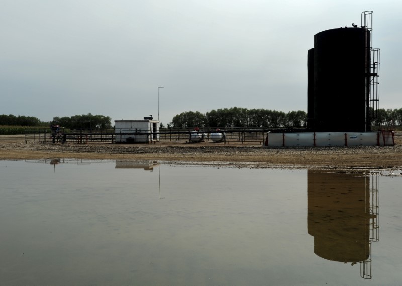 © Reuters. Maidstone well site during a tour of Gear Energy's well site in Lloydminster