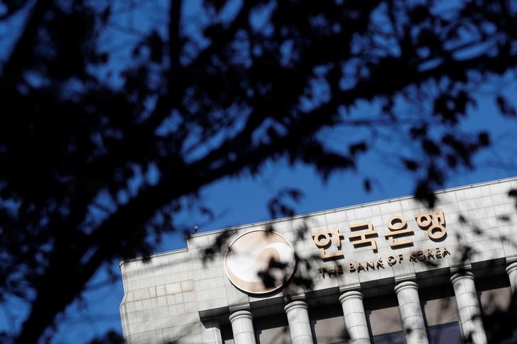 © Reuters. The logo of the Bank of Korea is seen in Seoul