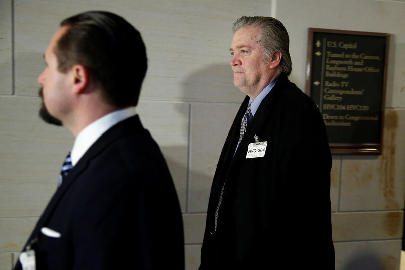 © Reuters. Former White House Chief Strategist Stephen Bannon arrives for an interview by the House Intelligence Committee in Washington