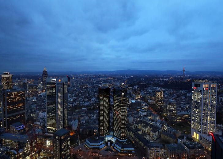 © Reuters. FILE PHOTO:  The headquarters of Germany's Deutsche Bank are seen in Frankfurt