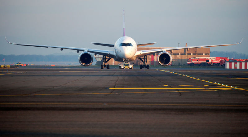 © Reuters. Trasporto aereo, domani sciopero negli scali, voli cancellati