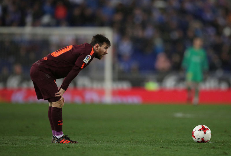 © Reuters. El Barça visita al Betis tras acabar su racha de imbatibilidad