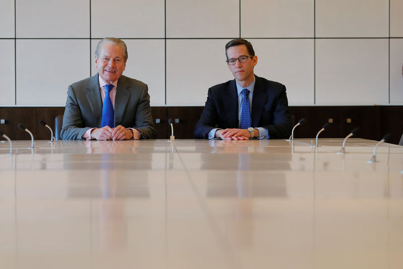 © Reuters. Tom Hill (L), Chairman of Blackstone Alternative Asset Management, and John McCormick, President and CEO of Blackstone Alternative Asset Management, pose for a portrait in New York