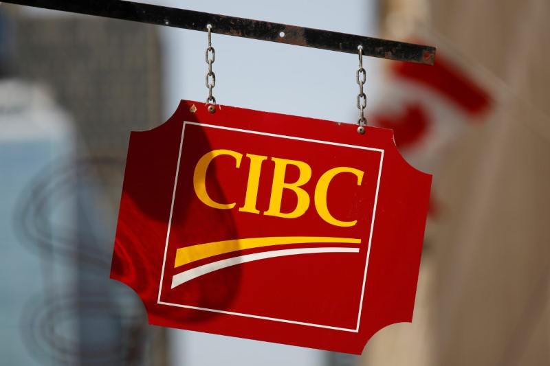 © Reuters. FILE PHOTO: A Canadian Imperial Bank of Commerce sign is seen outside of a branch in Ottawa