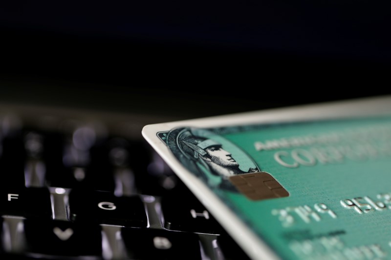 © Reuters. An American Express credit card is seen on a computer keyboard in this picture illustration