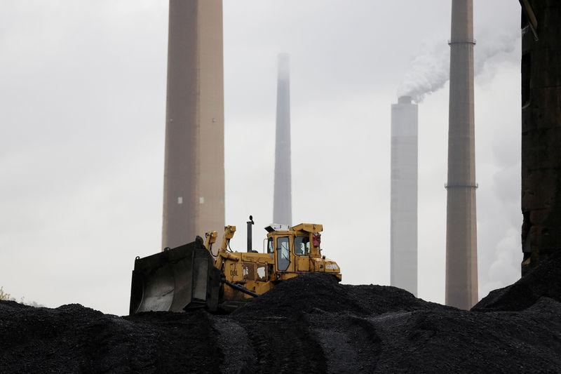 © Reuters. usFILE PHOTO: A bulldozer moves coal at the Murray Energy Corporation port facility in Powhatan Point, Ohio