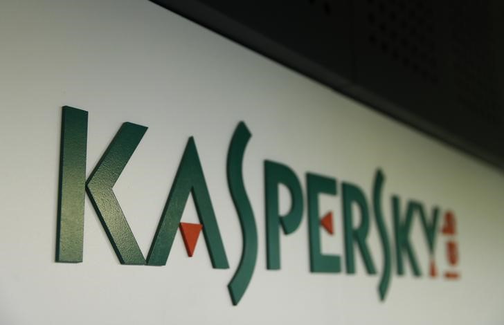 © Reuters. Логотип Лаборатории Касперского в московском офисе компании