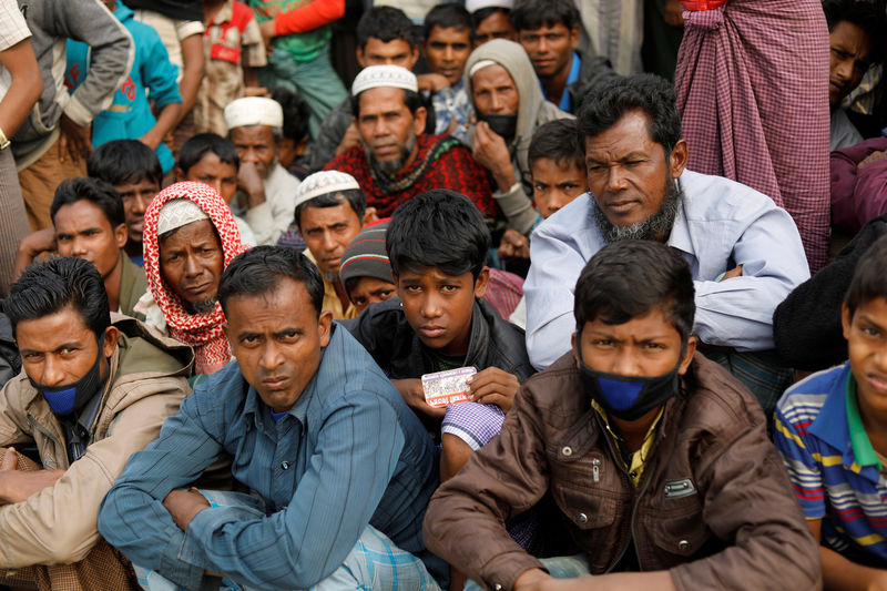 © Reuters. حصري- زعماء اللاجئين الروهينجا يعدون قائمة مطالب قبل بدء إعادتهم لميانمار