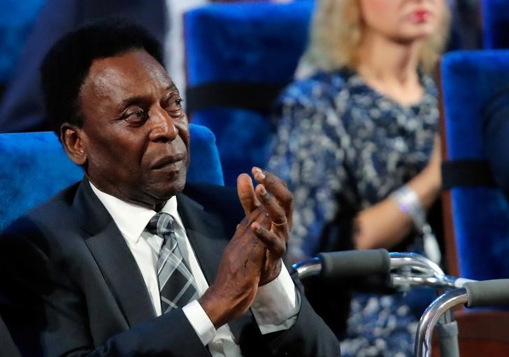 © Reuters. Pelé se desmaya por cansancio y cancela evento en Londres