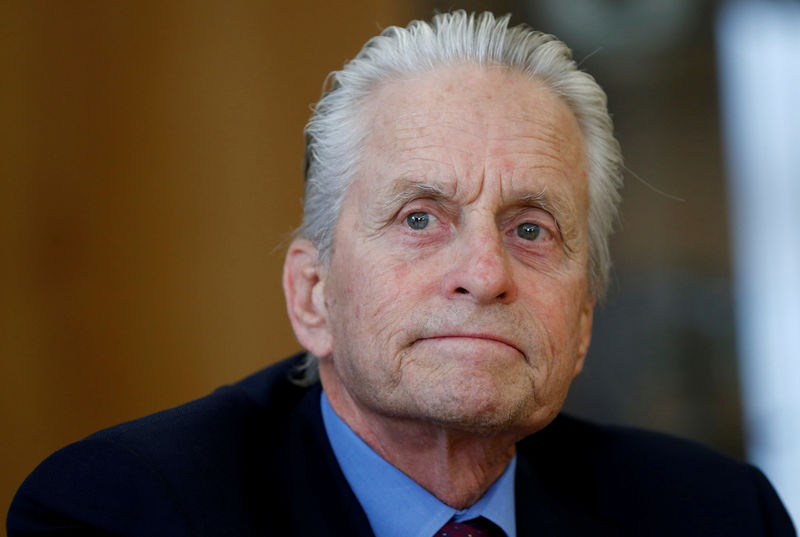 © Reuters. FILE PHOTO: U.S. actor and U.N. Messenger for Peace Douglas attends a news conference in Geneva