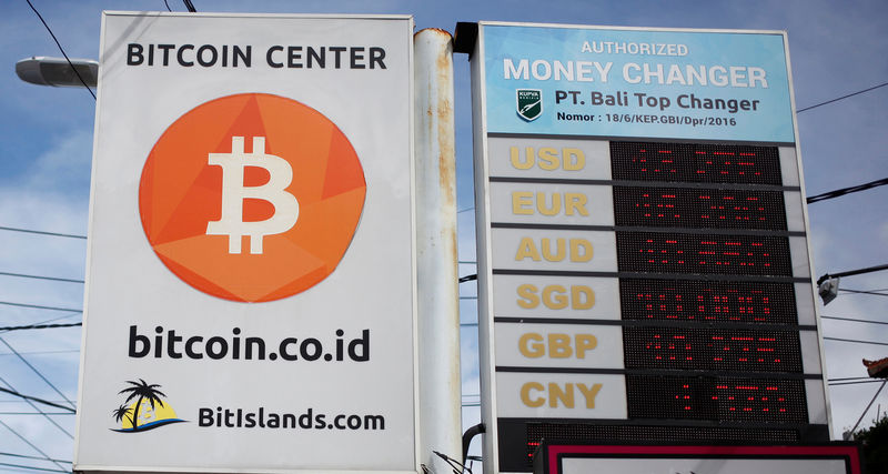 © Reuters. A Bitcoin sign is seen in Kuta on the resort island of Bali
