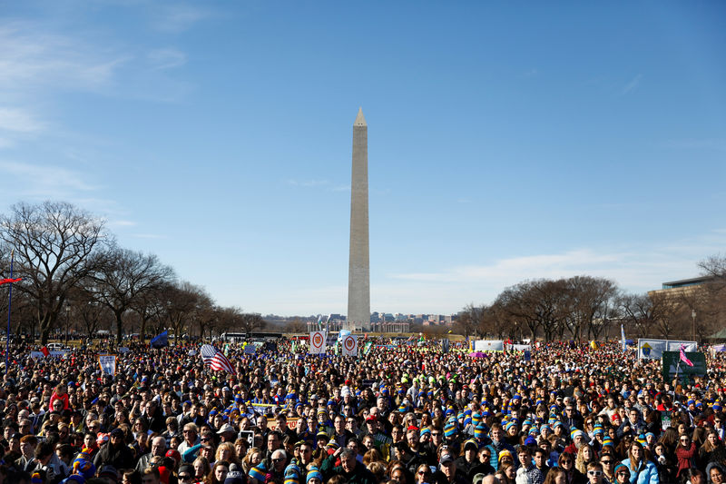 © Reuters. Participants attend the March for Life anti-abortion rally in Washington