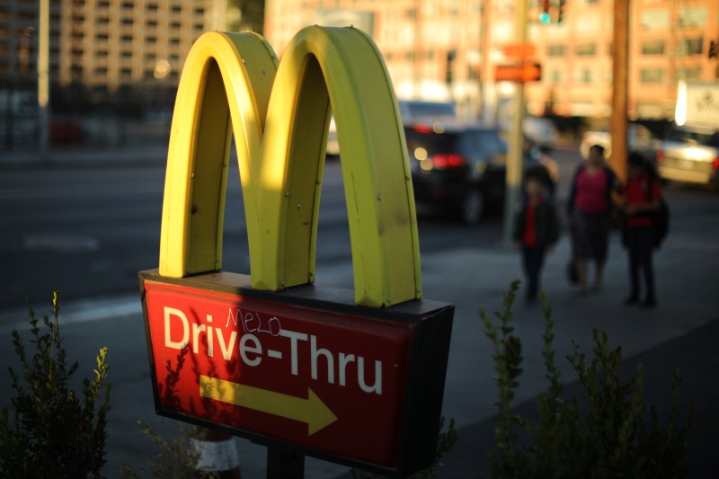 © Reuters. The logo of a McDonald's Corp restaurant is seen in Los Angeles